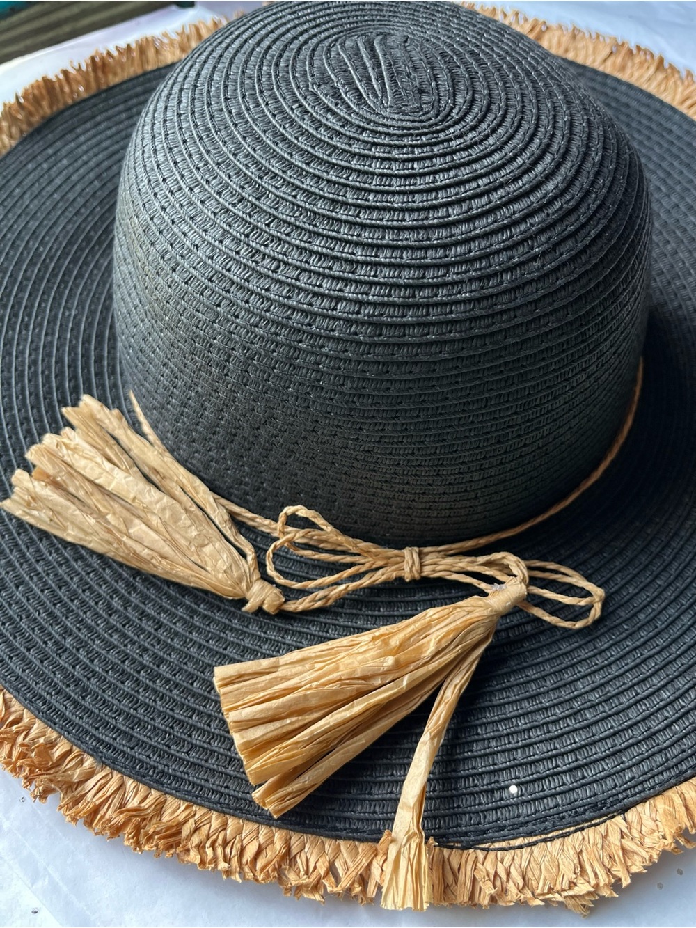 Jane & Berry Black Wide-Brim Straw Sun Hat with Tan Tassel Trim